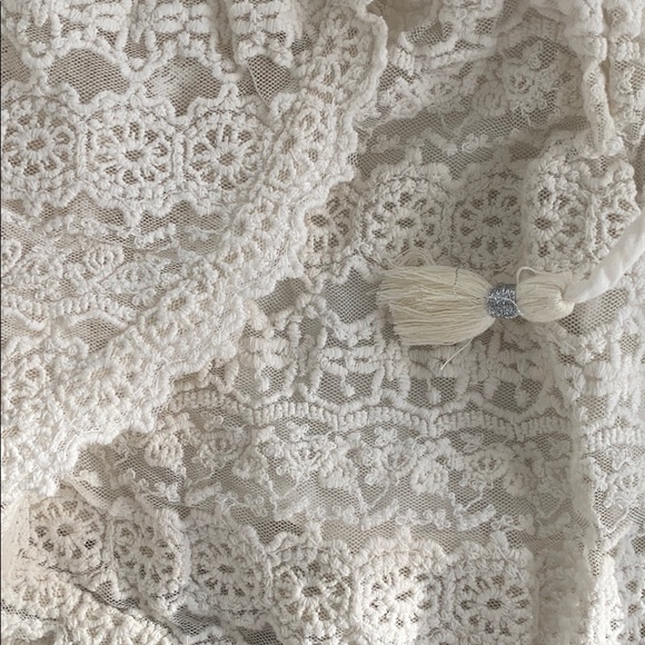 IVORY LACE SHORTS - Picture 4 of 8